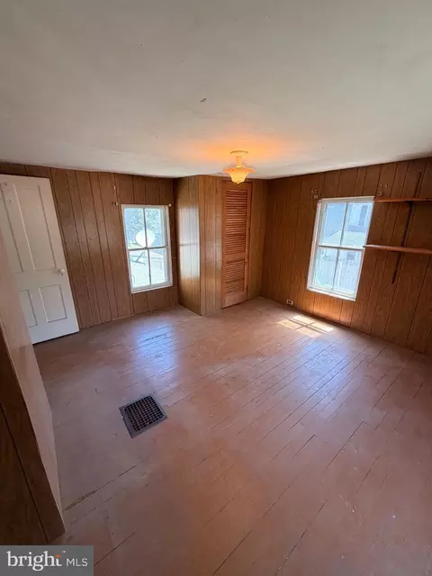 Bedroom - 211 E Lillian St, Hebron, MD 21830 photo 4 of 5