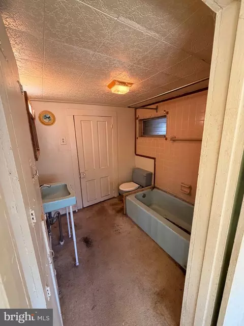 Bath - 211 E Lillian St, Hebron, MD 21830 photo 1 of 1