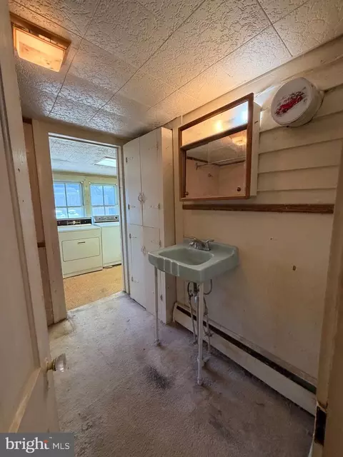 Entry Way - 211 E Lillian St, Hebron, MD 21830 photo 3 of 3