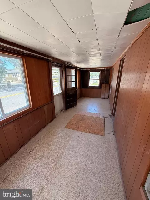 Exterior - 211 E Lillian St, Hebron, MD 21830 photo 2 of 2