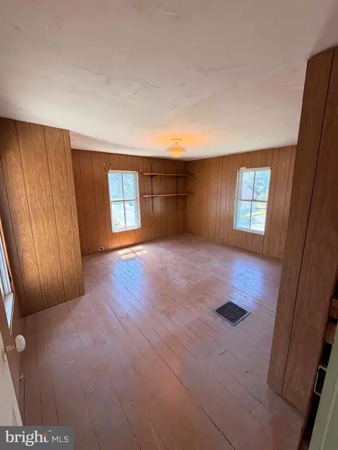 Bedroom - 211 E Lillian St, Hebron, MD 21830 photo 3 of 5