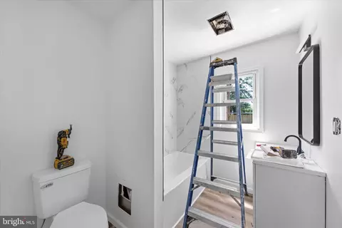 Bath - 226 North Blvd, Salisbury, MD 21801 photo 1 of 2