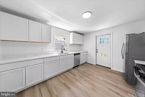 Entry Way - 226 North Blvd, Salisbury, MD 21801 photo 7 of 14