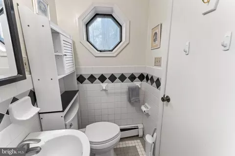 Bath - 518 Loblolly Ln, Salisbury, MD 21801 photo 3 of 8