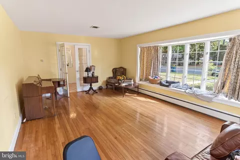 Living - 518 Loblolly Ln, Salisbury, MD 21801 photo 2 of 8