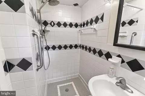 Bath - 518 Loblolly Ln, Salisbury, MD 21801 photo 2 of 8