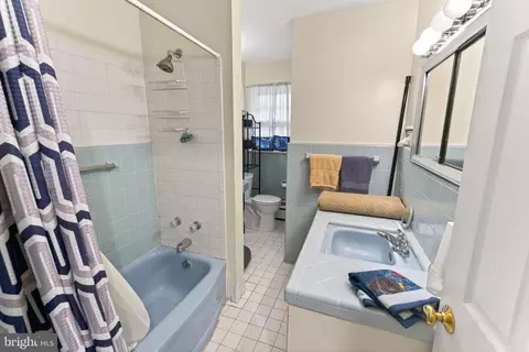 Bath - 518 Loblolly Ln, Salisbury, MD 21801 photo 7 of 8