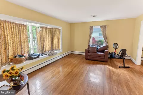 Living - 518 Loblolly Ln, Salisbury, MD 21801 photo 1 of 8
