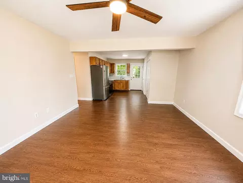 Living - 904 Hanson St, Salisbury, MD 21801 photo 3 of 4