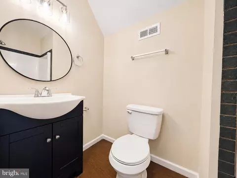 Bath - 904 Hanson St, Salisbury, MD 21801 photo 3 of 4