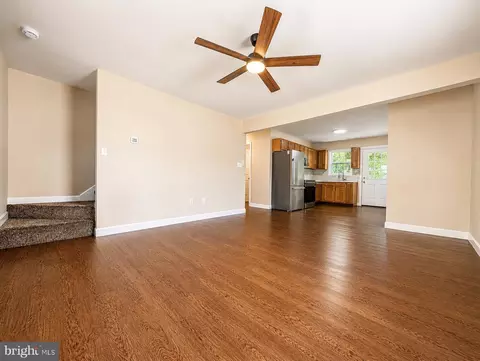 Living - 904 Hanson St, Salisbury, MD 21801 photo 4 of 4