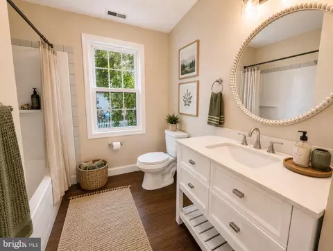 Bath - 904 Hanson St, Salisbury, MD 21801 photo 1 of 4