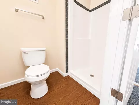 Bath - 904 Hanson St, Salisbury, MD 21801 photo 4 of 4
