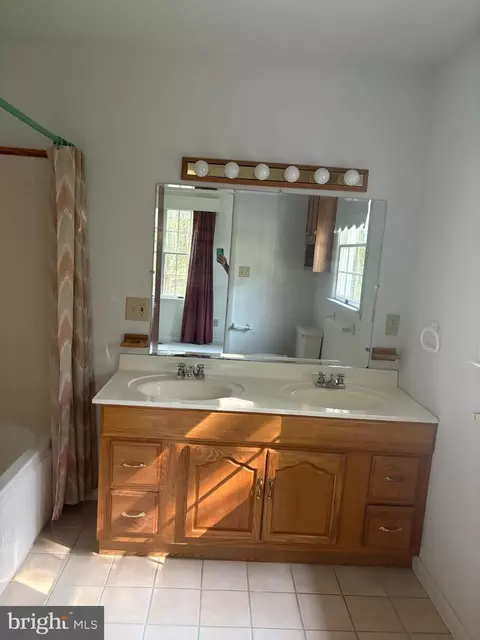 Bath - 207 Thrasher Way, Salisbury, MD 21804 photo 1 of 20