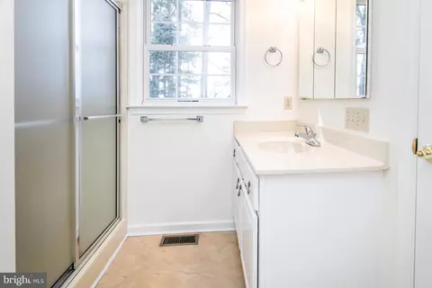 Bath - 1048 E Schumaker Manor Dr, Salisbury, MD 21804 photo 4 of 8