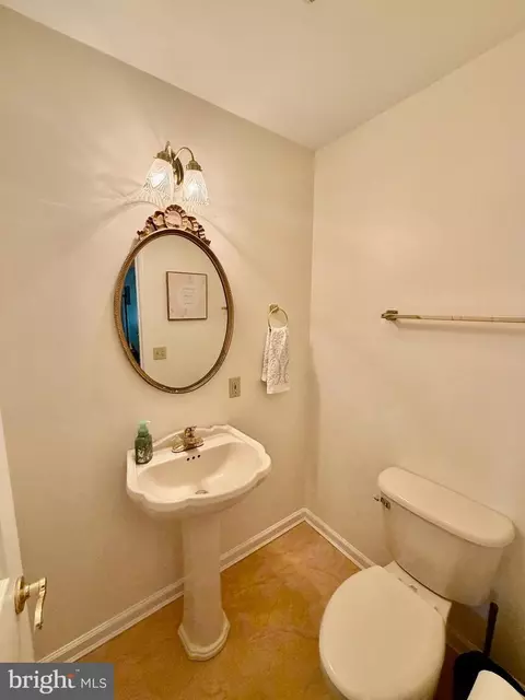 Bath - 1048 E Schumaker Manor Dr, Salisbury, MD 21804 photo 1 of 8
