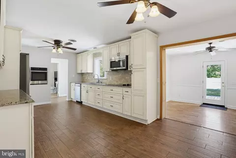 Entry Way - 103 Whayland Dr, Hebron, MD 21830 photo 3 of 5