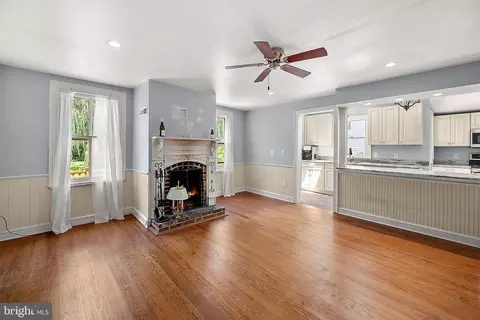 Living - 23826 River St, Quantico, MD 21856 photo 8 of 13