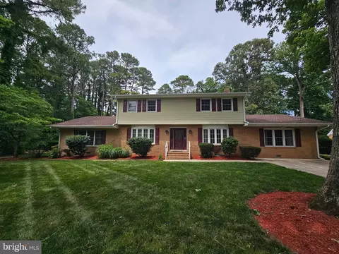8300 Robin Hood Dr, Salisbury, MD 21804