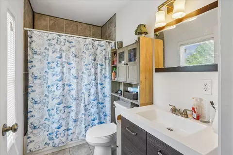 Bath - 113 East St, Delmar, MD 21875 photo 2 of 2