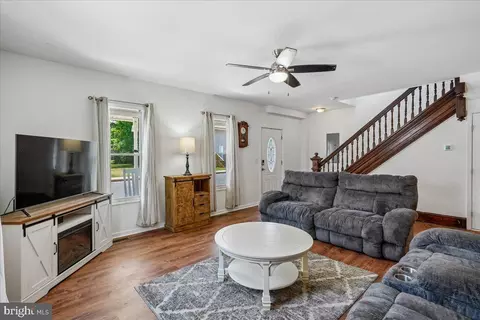 Entry Way - 113 East St, Delmar, MD 21875 photo 2 of 7