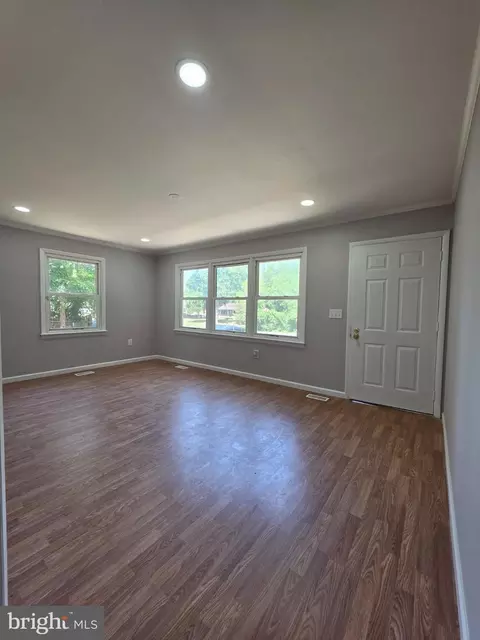 Living - 1706 Samuel Ln, Salisbury, MD 21801 photo 2 of 2