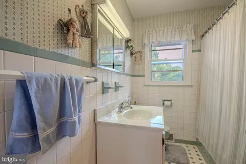 Bath - 119 Hall Dr, Salisbury, MD 21804 photo 2 of 2