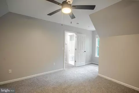 Entry Way - 1019 Granite Ct, Salisbury, MD 21804 photo 4 of 5