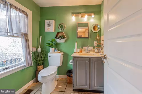 Bath - 726 Smith St, Salisbury, MD 21801 photo 1 of 2
