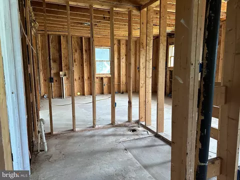 Entry Way - 20703 Nutter Rd, Nanticoke, MD 21840 photo 1 of 3