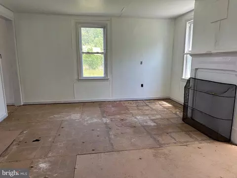 Living - 20703 Nutter Rd, Nanticoke, MD 21840 photo 2 of 3