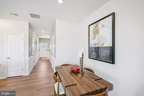 Entry Way - 1154 Fairview Ln, Salisbury, MD 21801 photo 7 of 14