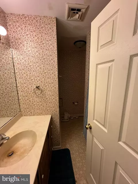 Bath - 3870 Five Friars Rd, Salisbury, MD 21804 photo 1 of 3