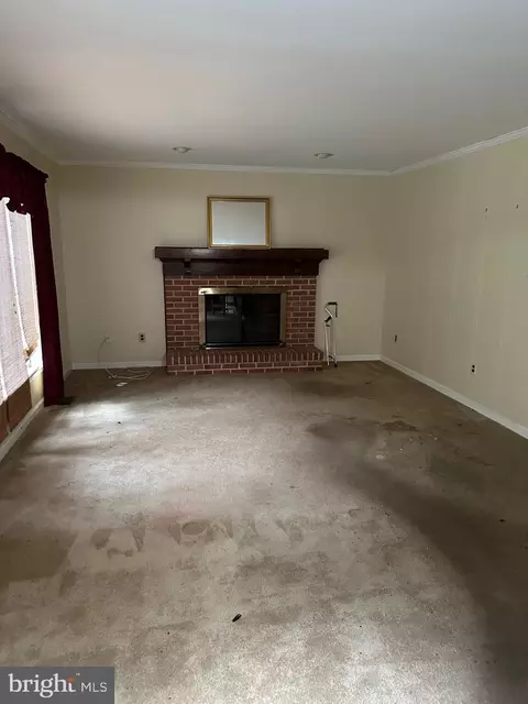 Living - 3870 Five Friars Rd, Salisbury, MD 21804 photo 1 of 2