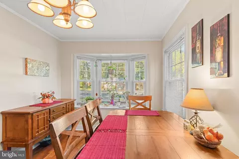 Dining - 1003 Riverside Dr, Salisbury, MD 21801 photo 2 of 4