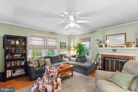 Living - 1003 Riverside Dr, Salisbury, MD 21801 photo 1 of 1