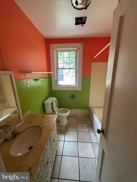 Bath - 604 Light St, Salisbury, MD 21801 photo 1 of 1