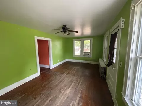 Living - 604 Light St, Salisbury, MD 21801 photo 1 of 2