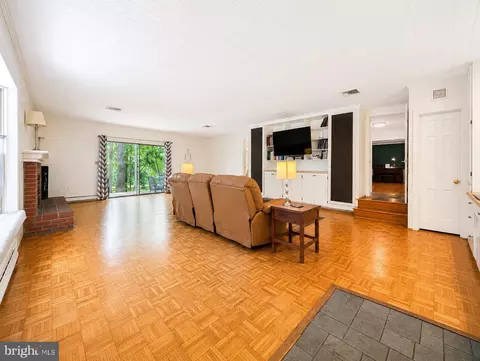 Living - 1802 Kipling Dr, Salisbury, MD 21801 photo 2 of 7