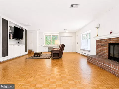 Living - 1802 Kipling Dr, Salisbury, MD 21801 photo 3 of 7