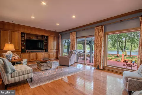 Living - 619 Ridge Rd, Salisbury, MD 21801 photo 2 of 4