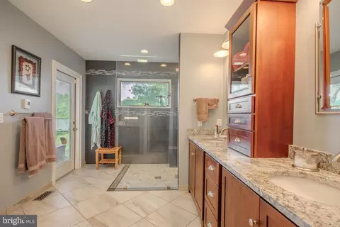 Bath - 619 Ridge Rd, Salisbury, MD 21801 photo 2 of 6