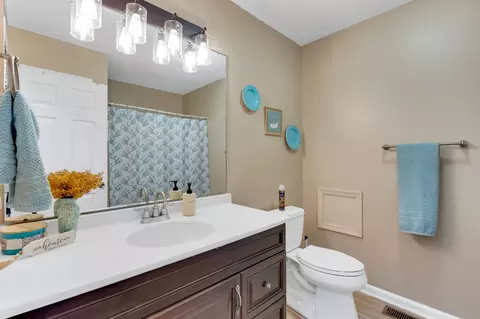 Bath - 6185 Trails End Ct, Salisbury, MD 21801 photo 3 of 5