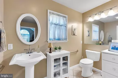 Bath - 6185 Trails End Ct, Salisbury, MD 21801 photo 2 of 5