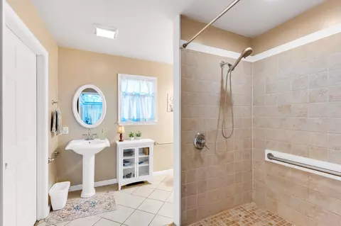 Bath - 6185 Trails End Ct, Salisbury, MD 21801 photo 1 of 5