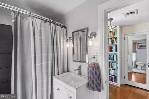 Bath - 427 Druid Hill Ave, Salisbury, MD 21801 photo 3 of 3