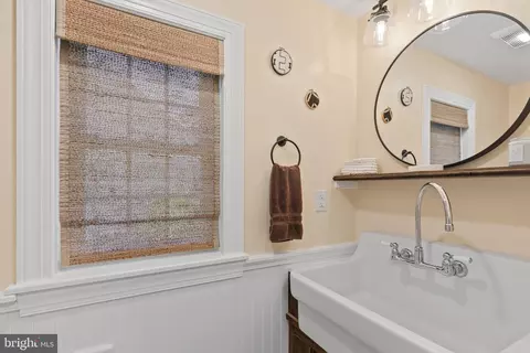 Bath - 427 Druid Hill Ave, Salisbury, MD 21801 photo 1 of 3