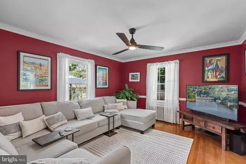 Living - 427 Druid Hill Ave, Salisbury, MD 21801 photo 1 of 2