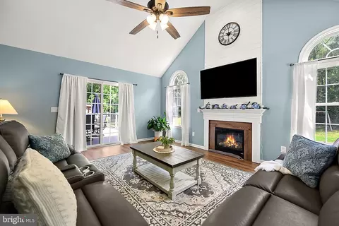 Living - 32183 Melson Rd, Delmar, MD 21875 photo 1 of 1