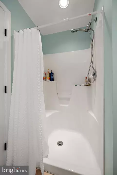 Bath - 32183 Melson Rd, Delmar, MD 21875 photo 3 of 4